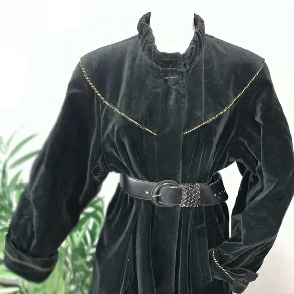 v i n t a g e :: Romantic Soft Velvet Longline Buttoned Coat - Picture 3 of 14